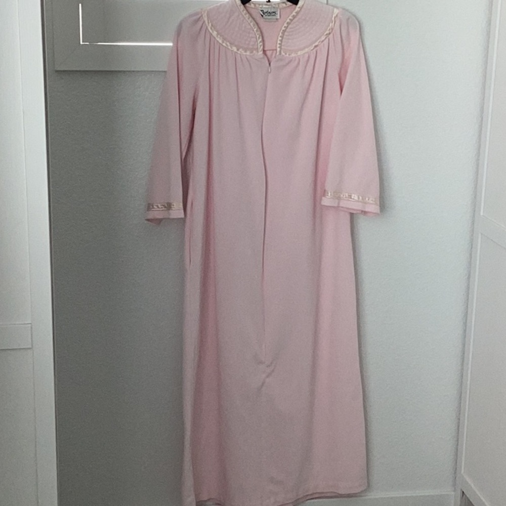 VINTAGE maxi robe, Size Small, satin trim, zippered front, 1 side pocket.